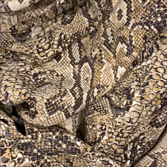 Snakeskin pattern romper - Picture 9 of 9